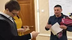 Педагога дополнительного образования с днём рождения поздравил мэр