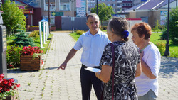 Депутаты с общественниками и чиновниками прошлись по Аниве с рейдом