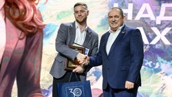 Новотроицский педагог Артём Кокарев стал «Надеждой Сахалина»