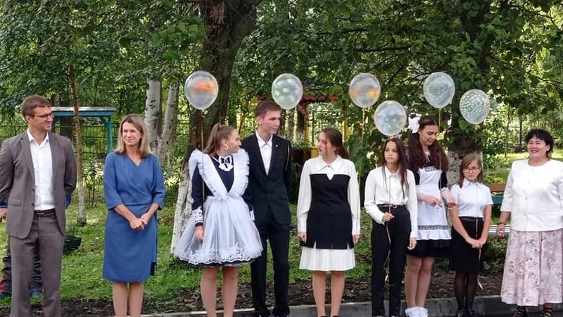 День знаний в Огоньках провели в обновившейся школе