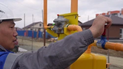 В южной части Новотроицкого в дома начали запускать газ