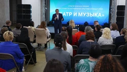Губернатору представили лучшие театральные и вокальные проекты сахалинских школ