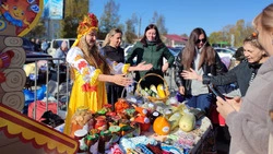 «Осенняя ярмарка» в Аниве была многолюдной, щедрой, весёлой