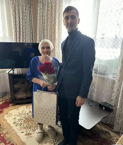 Непогода не помешала поздравить жительницу Троицкого с 90-летием от главы районы