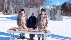 Сегодня анивчанам раздавали хлебные карточки и пайки хлеба