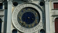 Гороскоп для Раков на 2025 год: новые перспективы и перемены к лучшему