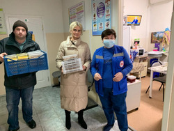 Единороссы проводят благотворительную акцию для медиков