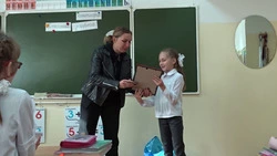 Юные анивские художники нарисовали судьбы безнадзорных друзей человека